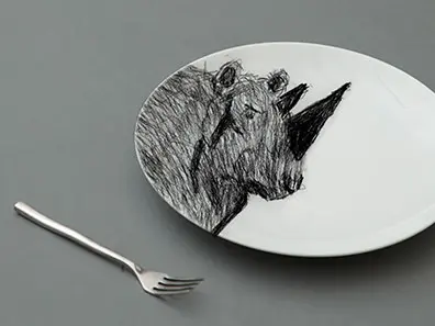 お皿に書かれたイラスト